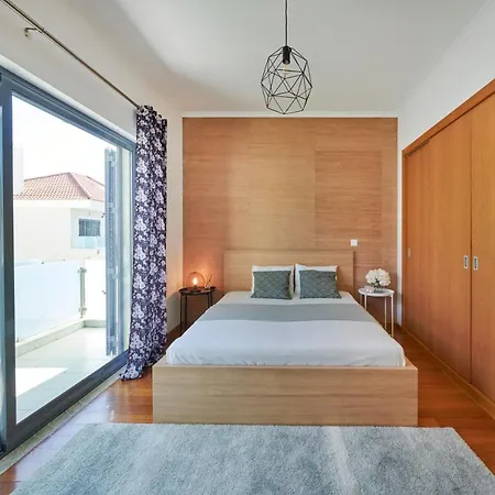 Estoril Pool House With Private Garage Holiday home