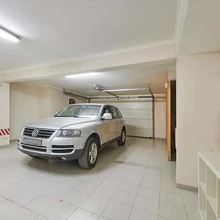 Estoril Pool House With Private Garage