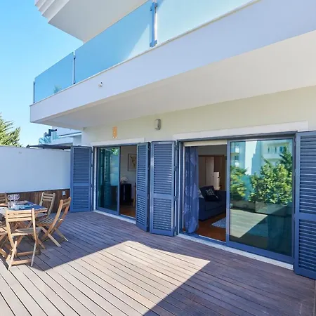 Estoril Pool House With Private Garage *