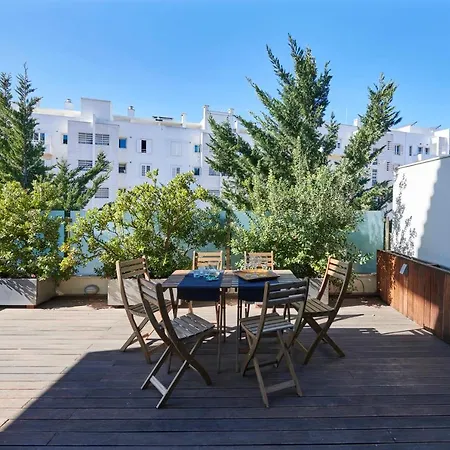 Estoril Pool House With Private Garage