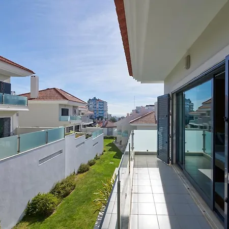 Estoril Pool House With Private Garage