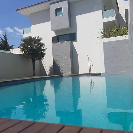 Holiday home Estoril Pool House With Private Garage